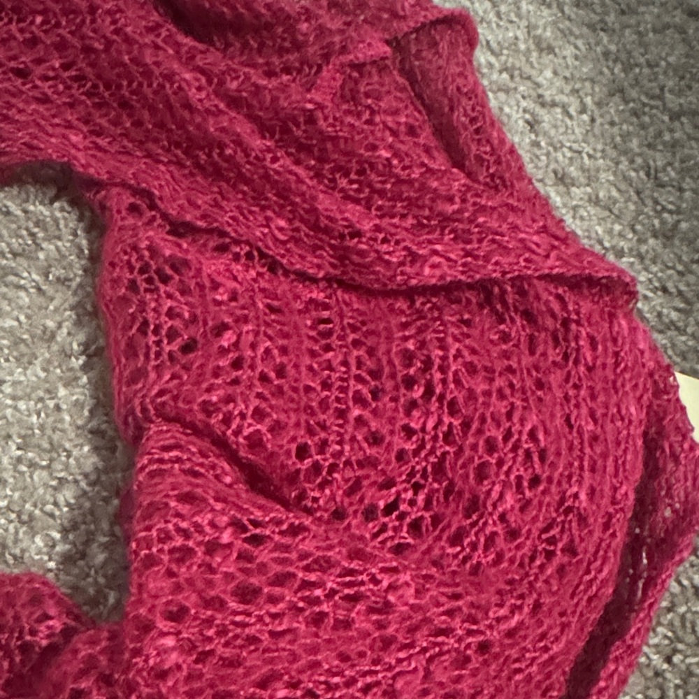 Chic Raspberry Knit Scarf - Picture 2 of 3